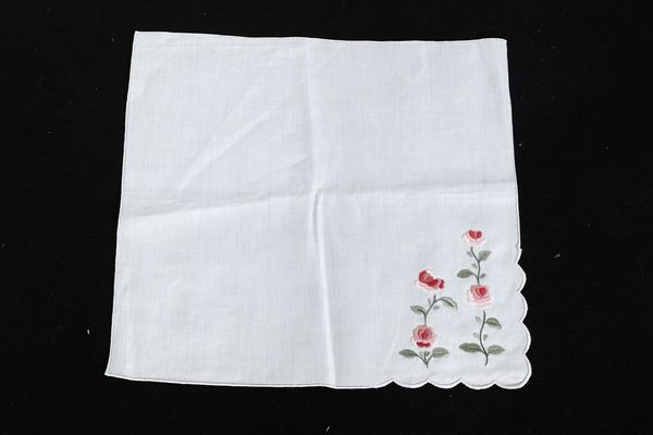 Tovaglia con 18 tovaglioli<BR><BR>  - Asta Arredo per la tavola - Associazione Nazionale - Case d'Asta italiane