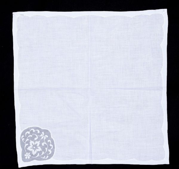 Tovaglia con 12 tovaglioli  - Asta Arredo per la tavola - Associazione Nazionale - Case d'Asta italiane