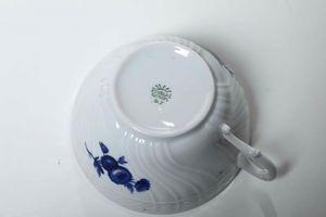 Sei tazze da t� con piattino<BR>Doccia, Manifattura Richard Ginori, XX secolo  - Asta Arredo per la tavola - Associazione Nazionale - Case d'Asta italiane