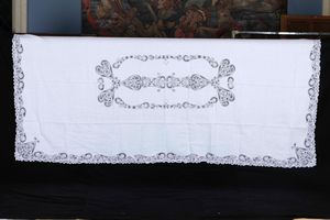 Tre tovaglie con tovaglioli  - Asta Arredo per la tavola - Associazione Nazionale - Case d'Asta italiane