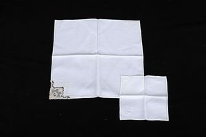 Tre tovaglie con tovaglioli  - Asta Arredo per la tavola - Associazione Nazionale - Case d'Asta italiane