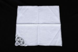 Tre tovaglie con tovaglioli  - Asta Arredo per la tavola - Associazione Nazionale - Case d'Asta italiane