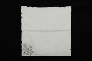 Tovaglia con 12 tovaglioli  - Asta Arredo per la tavola - Associazione Nazionale - Case d'Asta italiane