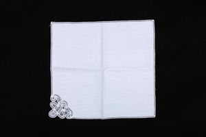 Tovaglia con 12 tovaglioli  - Asta Arredo per la tavola - Associazione Nazionale - Case d'Asta italiane