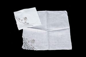 Tovaglia con dodici tovaglioli  - Asta Arredo per la tavola - Associazione Nazionale - Case d'Asta italiane