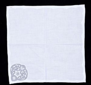 Tovaglia con 12 tovaglioli  - Asta Arredo per la tavola - Associazione Nazionale - Case d'Asta italiane