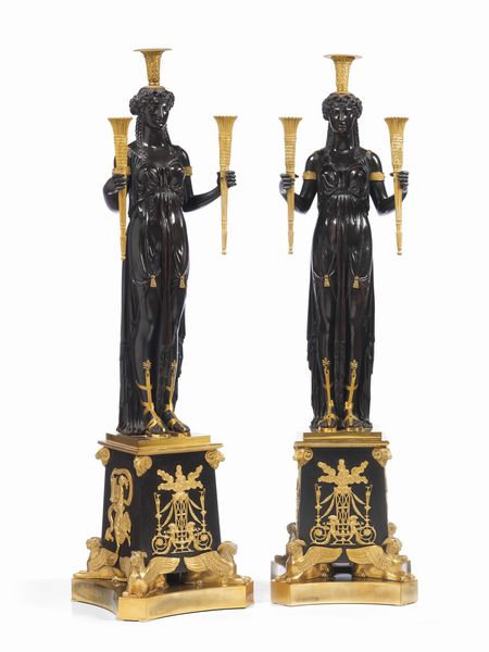 Coppia di candelabri scultorei in bronzo dorato e brunito in stile neoclassico  - Asta Importanti Dipinti e Arredi Antichi - Associazione Nazionale - Case d'Asta italiane