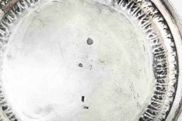 Versatoio. Argento fuso, sbalzato e cesellato. Vienna 1814. Marchi dell'argentiere FW (non identificato)  - Asta Dimore italiane - Associazione Nazionale - Case d'Asta italiane