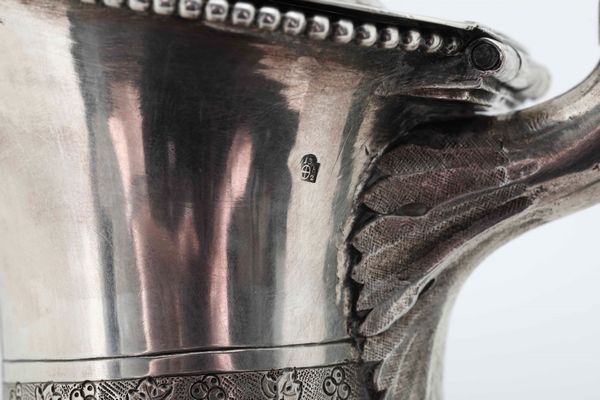 Versatoio. Argento fuso, sbalzato e cesellato. Vienna prima met� del XIX secolo. Marchi camerali e dell'argentiere consunti di difficile lettura  - Asta Dimore italiane - Associazione Nazionale - Case d'Asta italiane