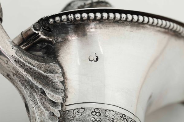 Versatoio. Argento fuso, sbalzato e cesellato. Vienna prima met� del XIX secolo. Marchi camerali e dell'argentiere consunti di difficile lettura  - Asta Dimore italiane - Associazione Nazionale - Case d'Asta italiane