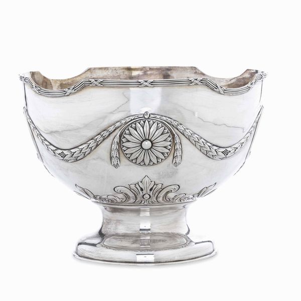 Bowl. Argento fuso, sbalzato e cesellato. Londra 1907. Argentiere SC & Co (non identificato)  - Asta Dimore italiane - Associazione Nazionale - Case d'Asta italiane