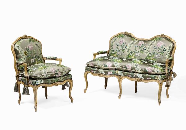 Divano e poltrona in legno intagliato. XX secolo  - Asta Dimore italiane - Associazione Nazionale - Case d'Asta italiane