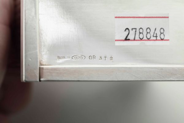 Pendola da viaggio. Cassa in argento sterling. Argenteria artistica fiorentina del XX secolo  - Asta Dimore italiane - Associazione Nazionale - Case d'Asta italiane