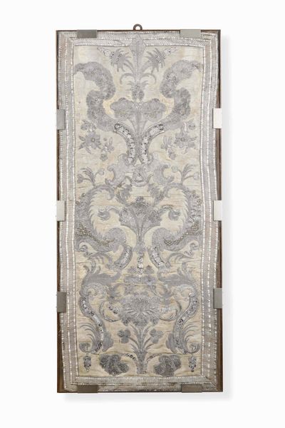 Lotto di tre tessuti in cornice  - Asta Dimore italiane - Associazione Nazionale - Case d'Asta italiane