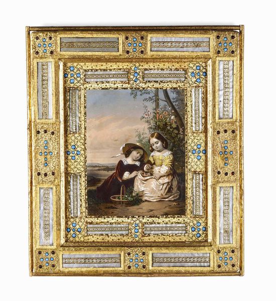 Coppia di incisioni acquerellate raffiguranti scene di genere, in cornici in legno intagliato e dorato, tessuto e pietre colorate. XIX-XX secolo  - Asta Dimore italiane - Associazione Nazionale - Case d'Asta italiane