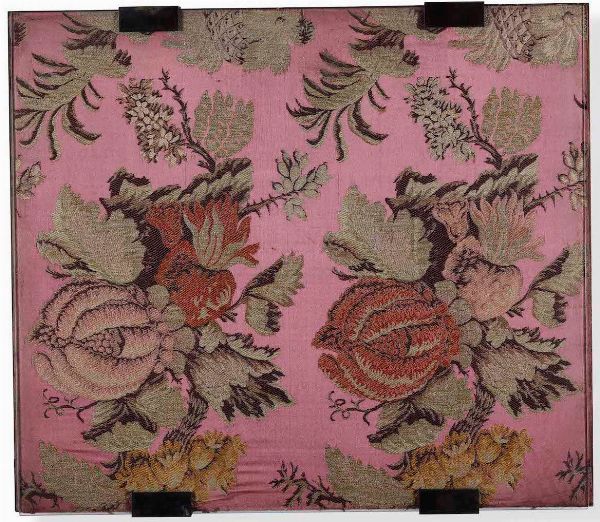 Lotto di Cinque tessuti in cornice  - Asta Dimore italiane - Associazione Nazionale - Case d'Asta italiane