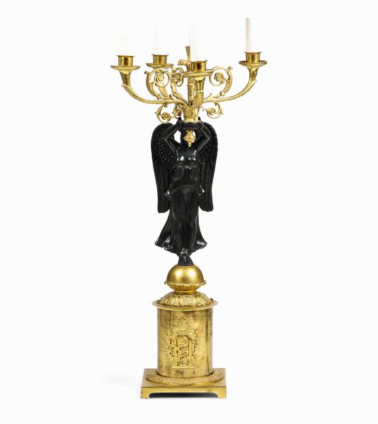 Candelabro. Bronzo fuso, dorato, cesellato e patinato. Francia XIX secolo  - Asta Dimore italiane - Associazione Nazionale - Case d'Asta italiane