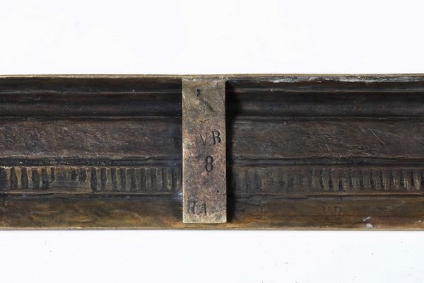 Coppia di alari e parascintille in bronzo dorato. XIX secolo  - Asta Dimore italiane - Associazione Nazionale - Case d'Asta italiane