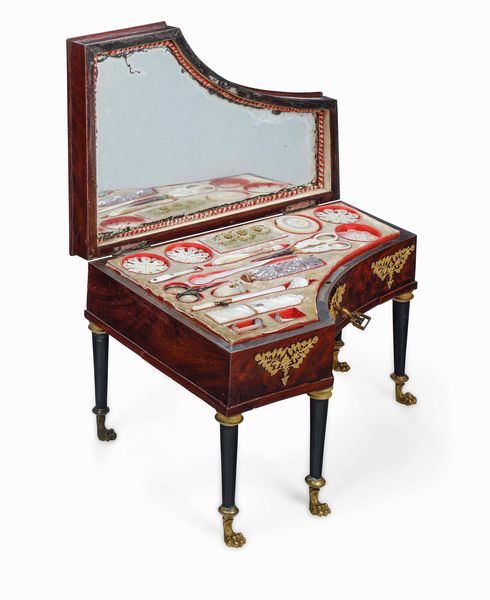 Coppia di ncessaire a foggia di pianoforte. Legno lastronato ed ebanizzato. Manifattura della seconda met del XIX secolo  - Asta Dimore italiane - Associazione Nazionale - Case d'Asta italiane