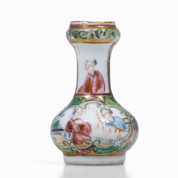 Vasetto in porcellana. Cina XX secolo  - Asta Dimore italiane - Associazione Nazionale - Case d'Asta italiane