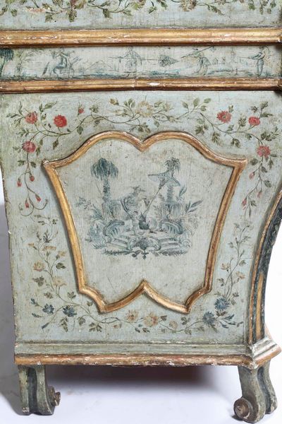 Ribalta in legno laccato. Veneto XVIII secolo  - Asta Dimore italiane - Associazione Nazionale - Case d'Asta italiane