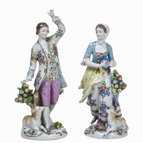 Coppia di figurine raffiguranti pastorelli<BR>Germania, Turingia, probabilmente Manifattura Rudolstadt, XX secolo <BR>  - Asta Dimore italiane - Associazione Nazionale - Case d'Asta italiane