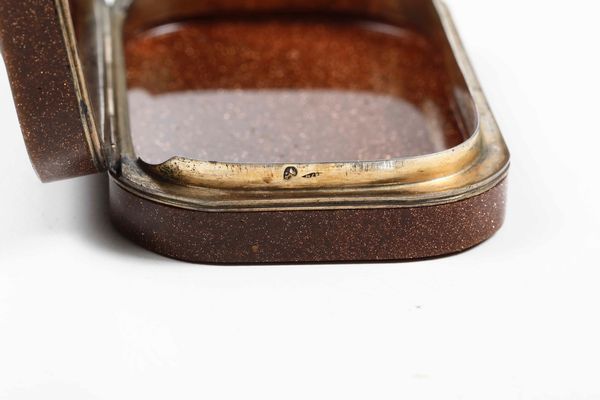 Tabacchiera. Avventurina e argento dorato. Roma prima met del XIX secolo. Maestro orafo Giuseppe Mazzini (1804-1837). Marchi camerali in uso dal 1815 al 1872  - Asta Dimore italiane - Associazione Nazionale - Case d'Asta italiane