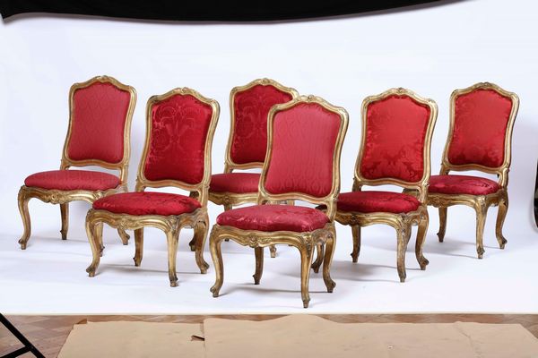 Salotto in legno intagliato e dorato composto da divano e sei sedie, Genova XVIII secolo  - Asta Dimore italiane - Associazione Nazionale - Case d'Asta italiane