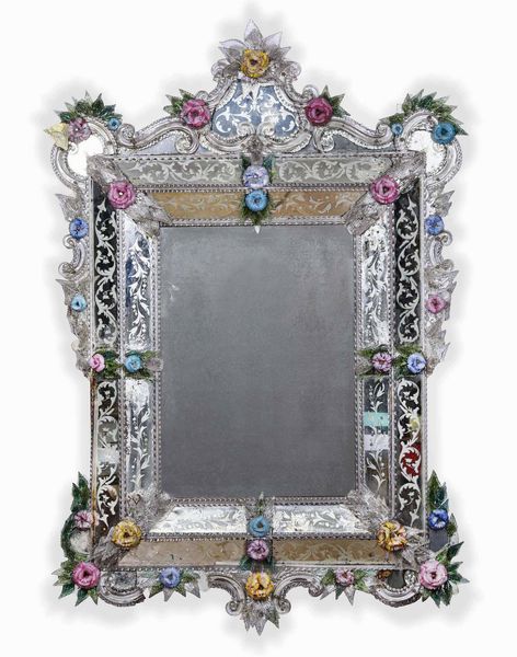Specchiera in vetri policromi di Murano. XX secolo  - Asta Dimore italiane - Associazione Nazionale - Case d'Asta italiane