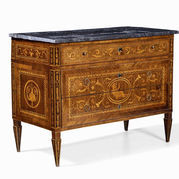 Cassettone lastronato ed intarsiato, Lombardia fine XVIII secolo - inizio XIX  - Asta Dimore italiane - Associazione Nazionale - Case d'Asta italiane