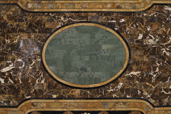 Tavolo in legno lastronato in marmi colorati. XIX-XX secolo  - Asta Dimore italiane - Associazione Nazionale - Case d'Asta italiane