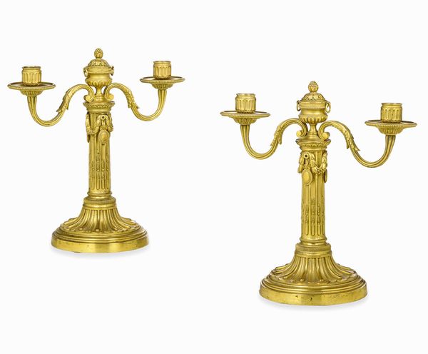 Coppia di doppieri. Bronzo fuso, cesellato e dorato. Francia XIX secolo  - Asta Dimore italiane - Associazione Nazionale - Case d'Asta italiane