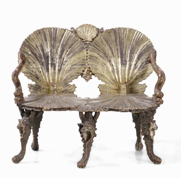 Divanetto in legno intagliato, laccato e dorato. Veneto, met XIX secolo  - Asta Dimore italiane - Associazione Nazionale - Case d'Asta italiane