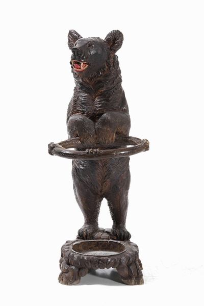 Portaombrelli a guisa di orso foresta nera. Legno scolpito. Brienz, Svizzera, XIX-XX secolo  - Asta Dimore italiane - Associazione Nazionale - Case d'Asta italiane