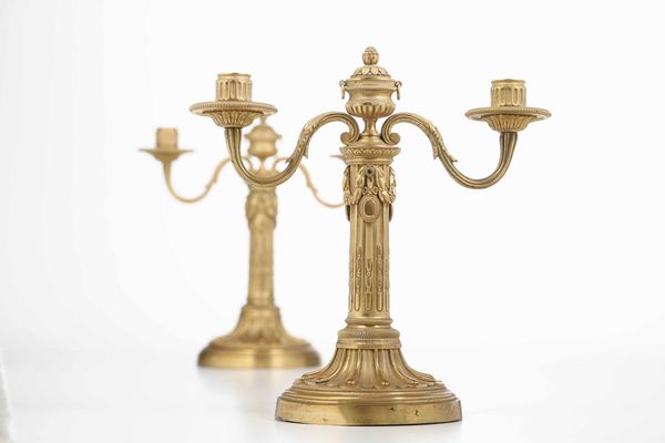 Coppia di doppieri. Bronzo fuso, cesellato e dorato. Francia XIX secolo  - Asta Dimore italiane - Associazione Nazionale - Case d'Asta italiane