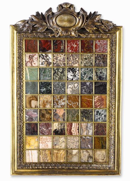Campionario di marmi e pietre dure. Cornice in bronzo e rame cesellato e dorato. Arte neoclassica italiana (Roma?) del XVIII-XIX secolo (marmi e pietre dure non coeve)  - Asta Dimore italiane - Associazione Nazionale - Case d'Asta italiane