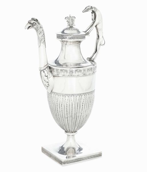 Caffettiera. Argento fuso, sbalzato e cesellato. Roma XIX secolo. Marchio camerale in uso dal 1815 al 1852. Maestro argentiere Pietro Spagna (1817-1861)  - Asta Dimore italiane - Associazione Nazionale - Case d'Asta italiane