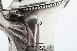 Versatoio. Argento fuso, sbalzato e cesellato. Vienna prima met� del XIX secolo. Marchi camerali e dell'argentiere consunti di difficile lettura  - Asta Dimore italiane - Associazione Nazionale - Case d'Asta italiane