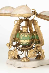 Portaessenze. Bronzo fuso, dorato, madreperla e vetro. Francia XIX secolo  - Asta Dimore italiane - Associazione Nazionale - Case d'Asta italiane