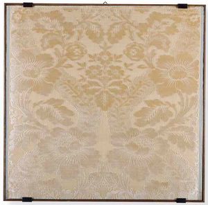 Lotto di tre tessuti in cornice  - Asta Dimore italiane - Associazione Nazionale - Case d'Asta italiane