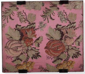 Lotto di Cinque tessuti in cornice  - Asta Dimore italiane - Associazione Nazionale - Case d'Asta italiane