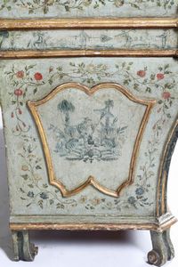 Ribalta in legno laccato. Veneto XVIII secolo  - Asta Dimore italiane - Associazione Nazionale - Case d'Asta italiane