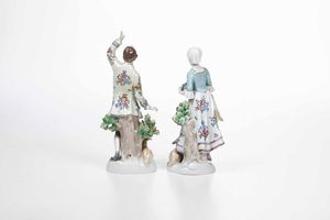 Coppia di figurine raffiguranti pastorelli<BR>Germania, Turingia, probabilmente Manifattura Rudolstadt, XX secolo <BR>  - Asta Dimore italiane - Associazione Nazionale - Case d'Asta italiane