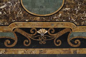 Tavolo in legno lastronato in marmi colorati. XIX-XX secolo  - Asta Dimore italiane - Associazione Nazionale - Case d'Asta italiane