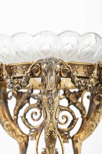 Coppia di alzate. Metallo dorato e vetro. Manifattura Elkington, Inghilterra XIX-XX secolo  - Asta Dimore italiane - Associazione Nazionale - Case d'Asta italiane