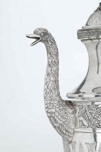 Grande caffettiera. Argento fuso, sbalzato e cesellato. Arte neoclassica romana, prima met del XIX secolo. Maestro argentiere Angelo Giannetti (1824-1865). Marchio camerale in uso dal 1815 al 1872  - Asta Dimore italiane - Associazione Nazionale - Case d'Asta italiane