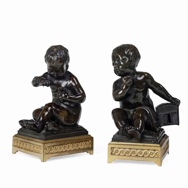 Coppia di sculture in bronzo fuso, patinato e dorato. Francia XIX-XX secolo, Da Jean-Baptiste Pigalle (1714-1785) Il bambino e l'uccellino<BR>Il bambino e la gabbia  - Asta Scultura del XIX e XX secolo - Associazione Nazionale - Case d'Asta italiane
