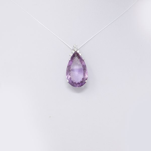 Pendente in oro bianco con ametista e brillanti  - Asta Gioielli e Orologi - Associazione Nazionale - Case d'Asta italiane