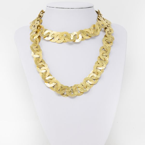 Favilli, lunga collana in oro giallo martellato  - Asta Gioielli e Orologi - Associazione Nazionale - Case d'Asta italiane