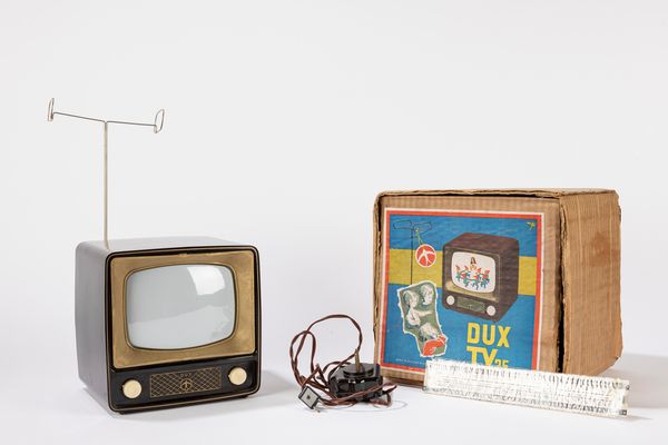 Televisore Dux Tv 35  - Asta Giocattoli d'Epoca - Associazione Nazionale - Case d'Asta italiane